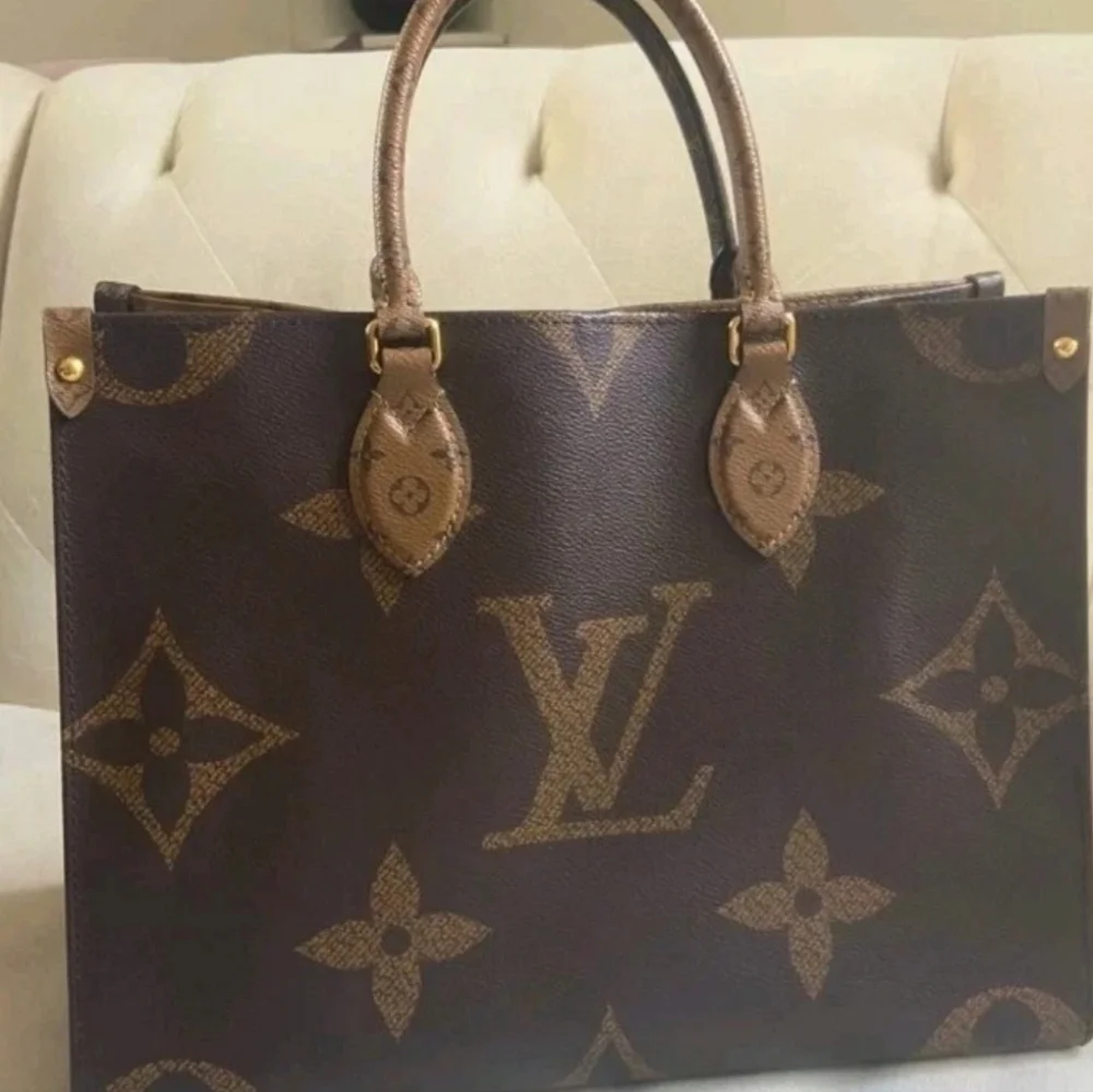 🚫SOLD🚫Louis Vuitton Reverse Monogram On The Go MM - Picture 4 of 16